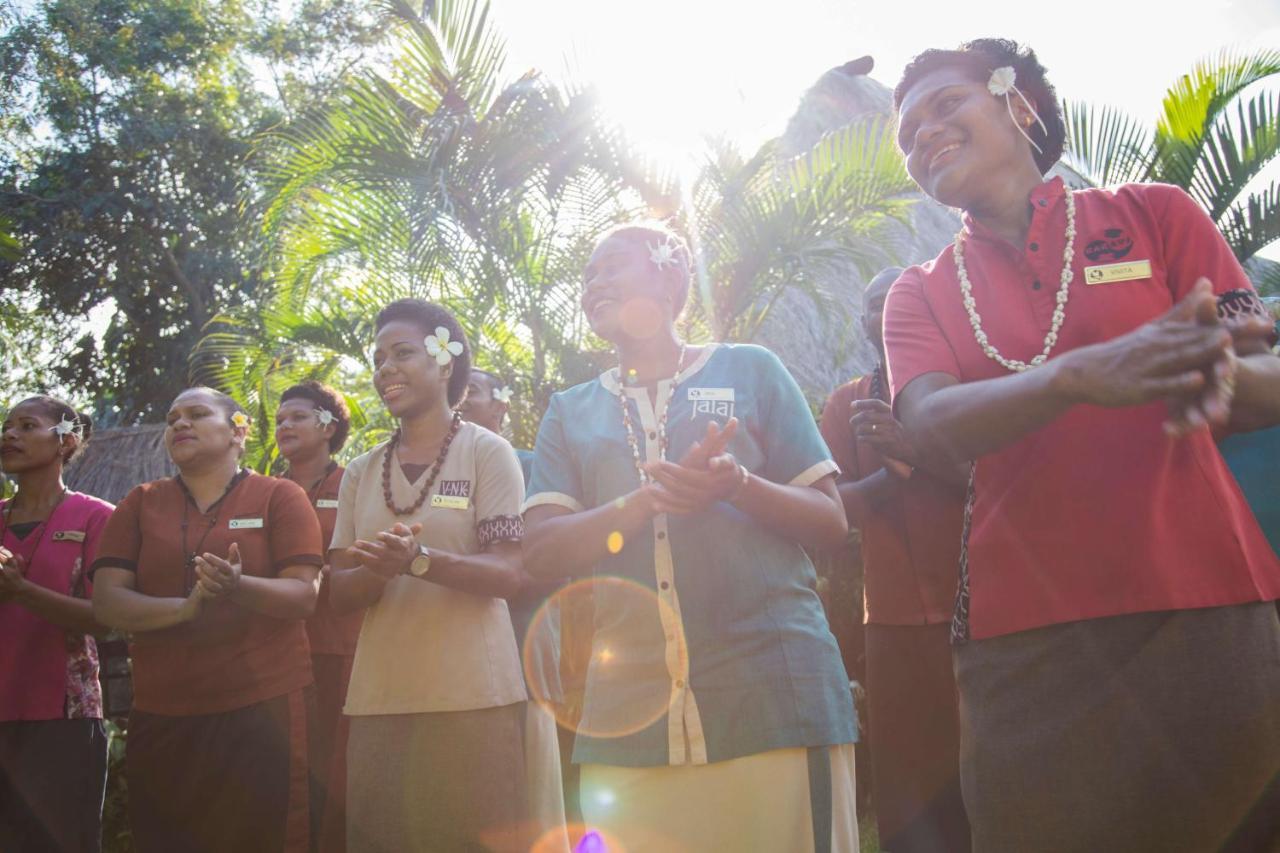 Outrigger Fiji Beach Resort Korotogo Zewnętrze zdjęcie A group of people dancing in the Solomon Islands