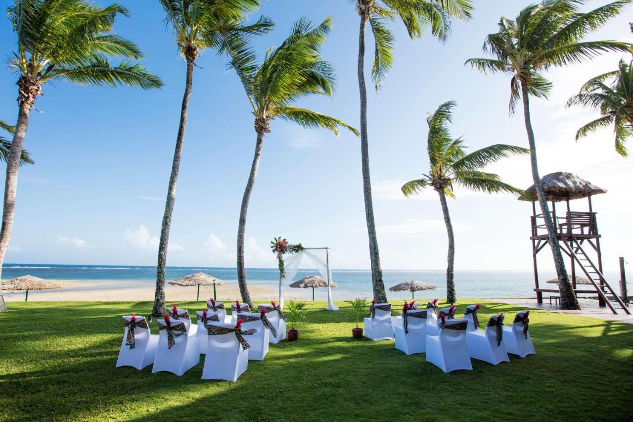 Outrigger Fiji Beach Resort Korotogo Zewnętrze zdjęcie The beach at the Sheraton Resort